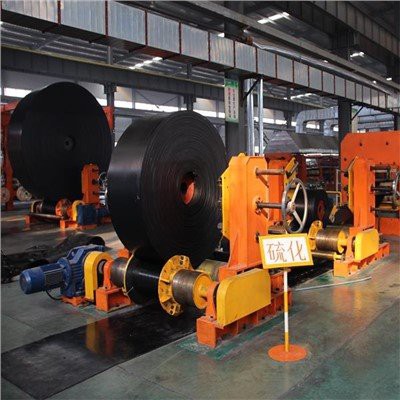 Bande transporteuse en cordon d'acier résistant au froid